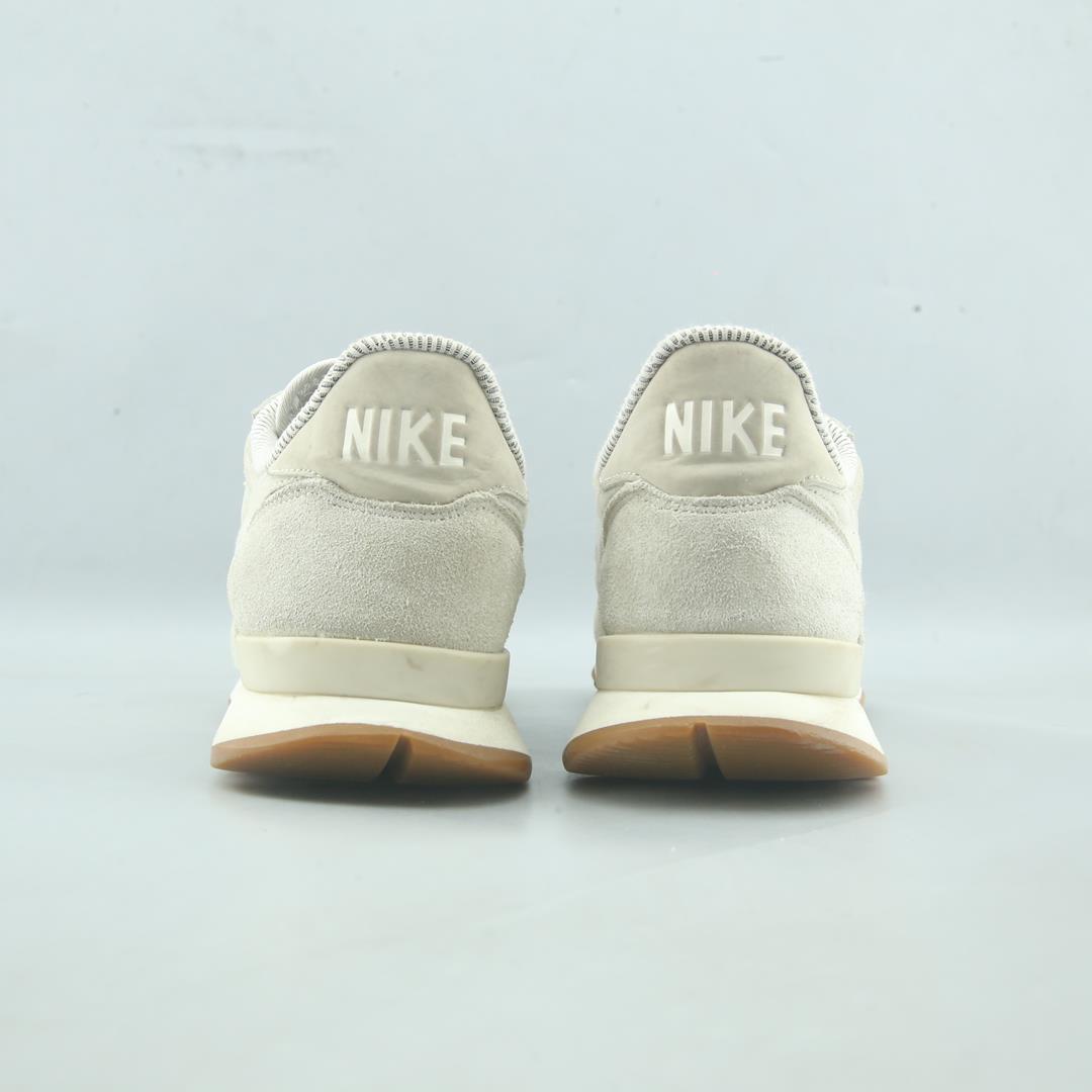 NIKE INTERNATIONALIST