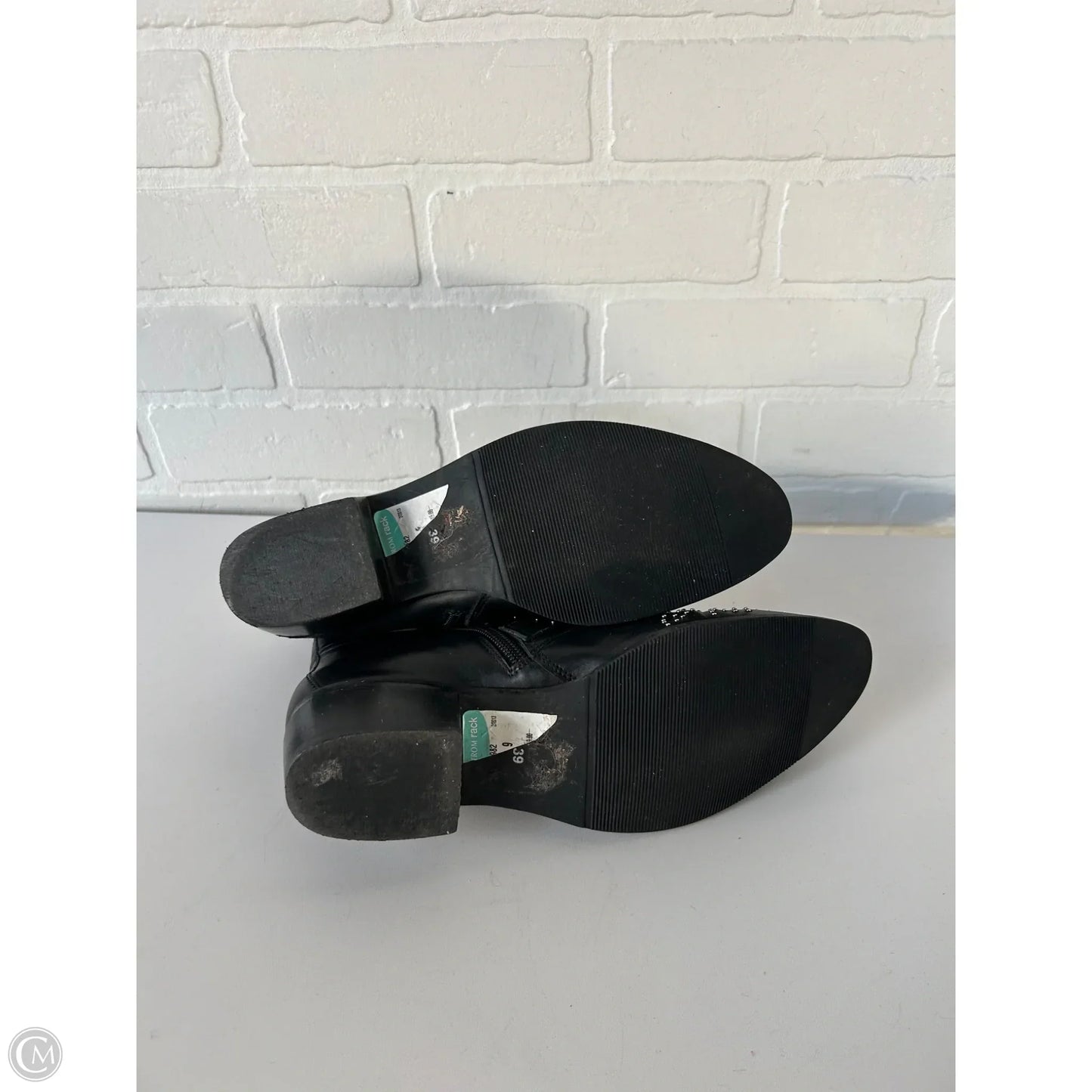 Boots Ankle Flats By Clothes Mentor In Black & Silver, Size: 9