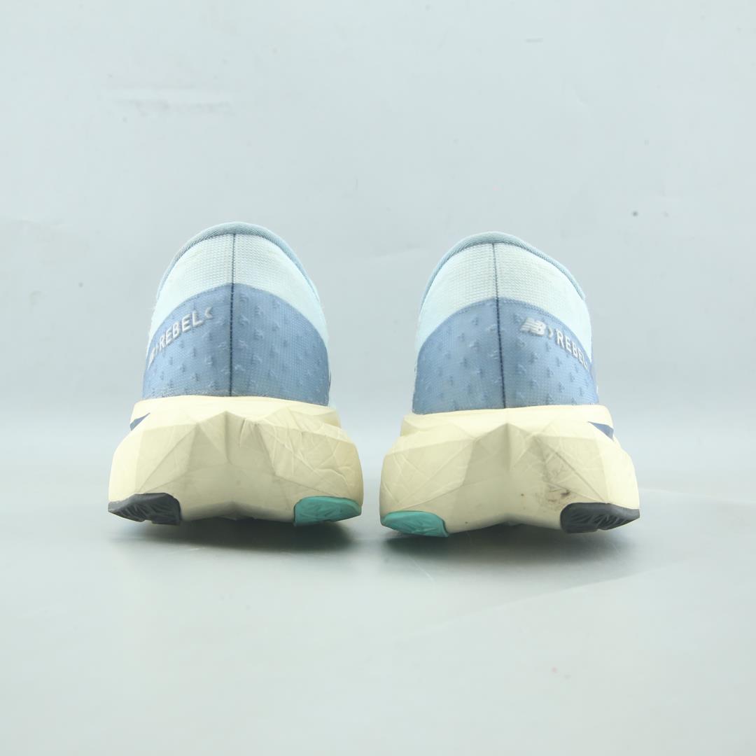 NEW BALANCE FUELCELL REBEL V4