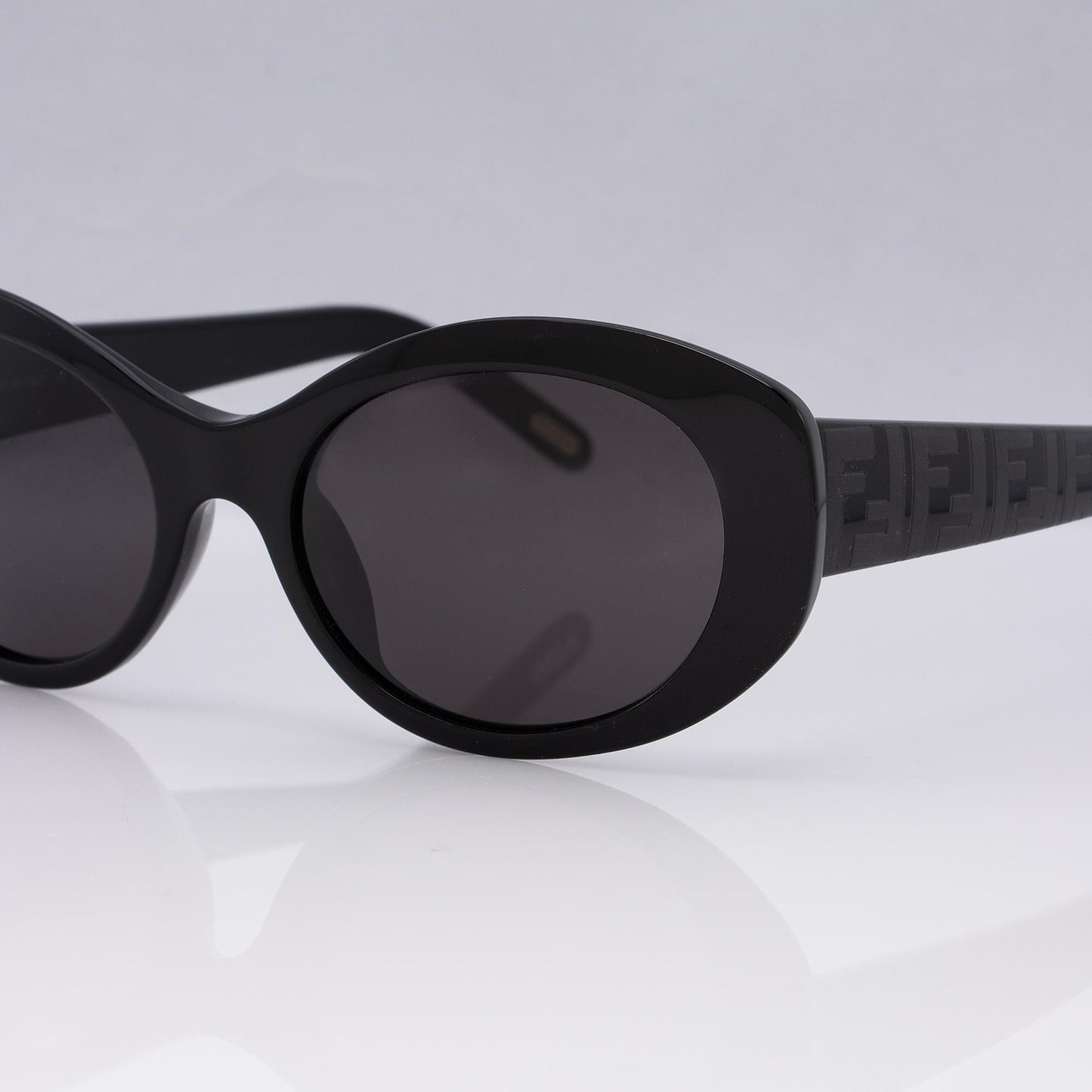 Fendi Zucca Round Sunglasses (SHF-MHOMsn)