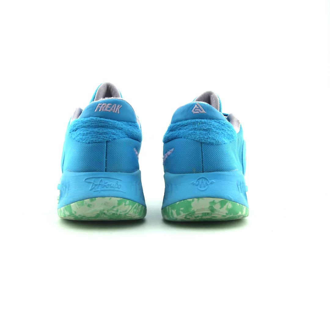 NIKE ZOOM FREAK 4