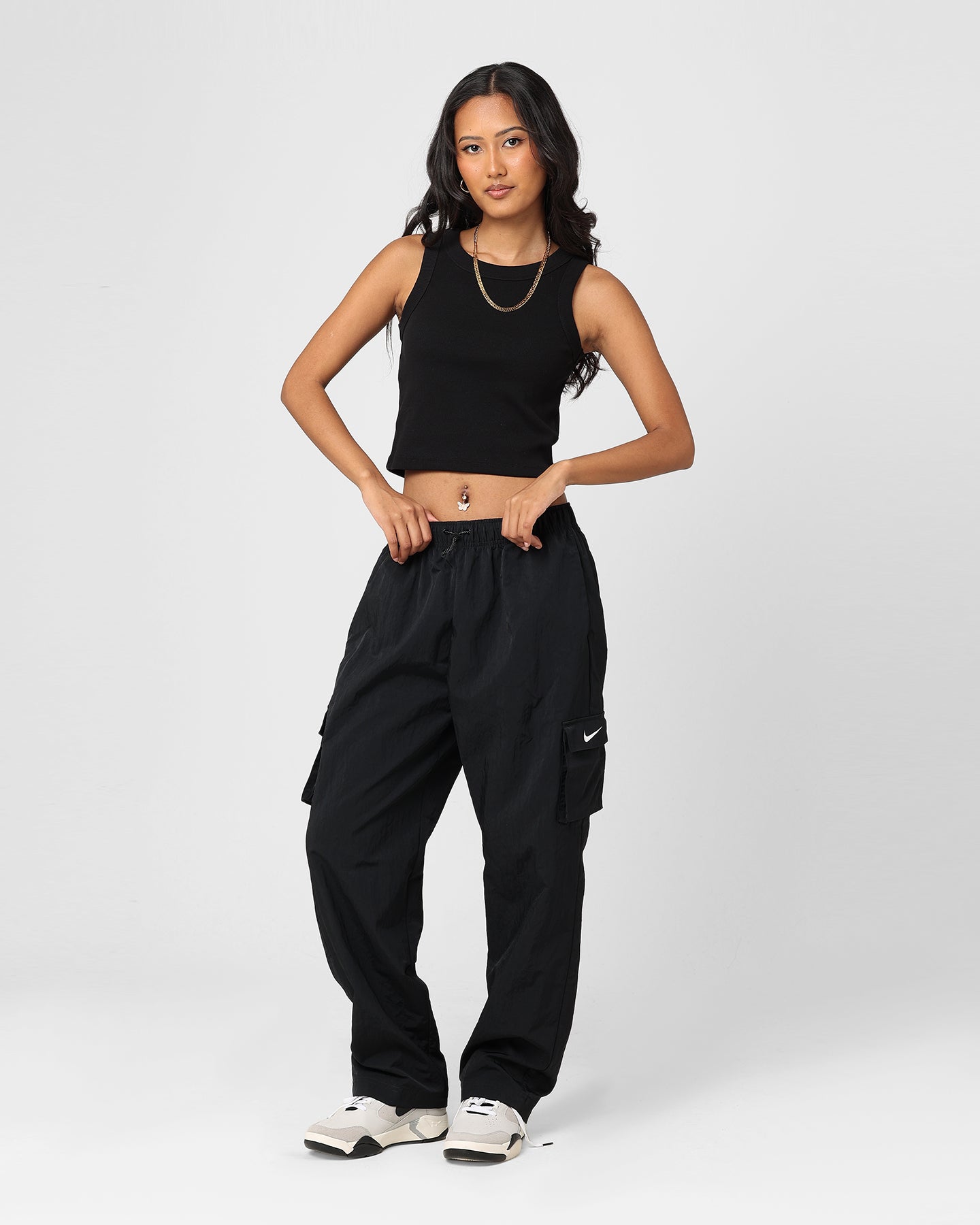 Nike Women's Sportswear Essential High-Rise Woven Cargo Pants Black/White
