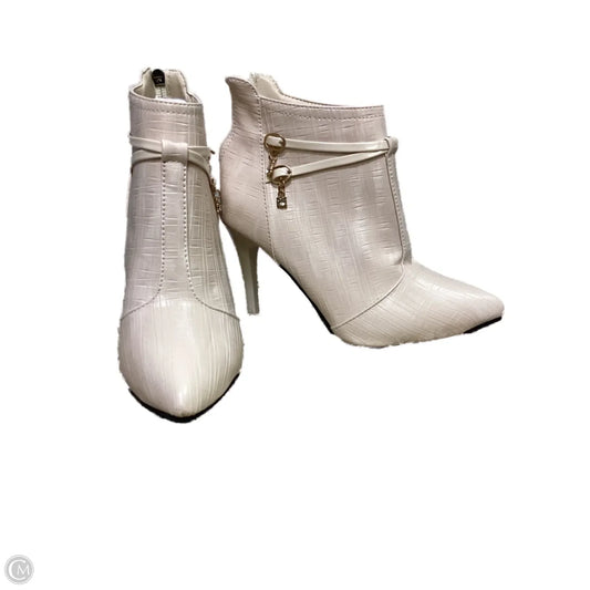 Boots Ankle Heels By Clothes Mentor In Cream, Size: 5