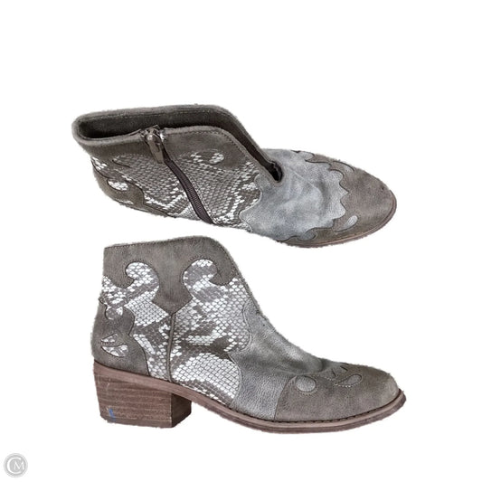 Boots Ankle Heels By Clothes Mentor In Brown, Size: 7.5