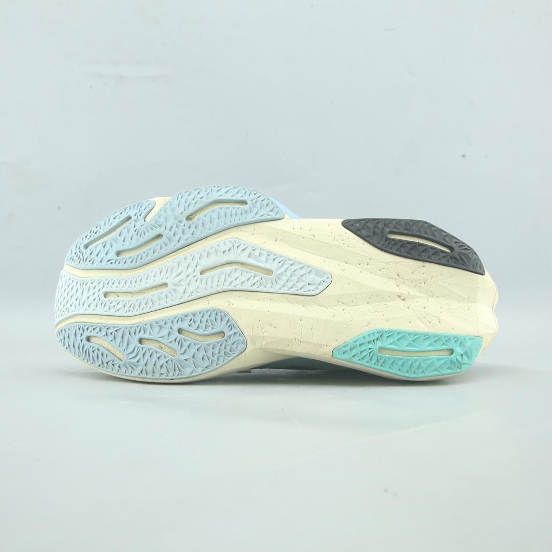 NEW BALANCE  FUELCELL REBEL V4