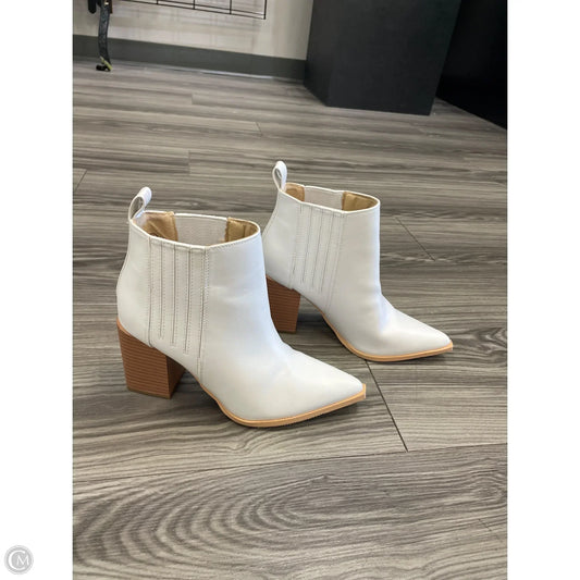Boots Ankle Heels By Clothes Mentor In White, Size: 7