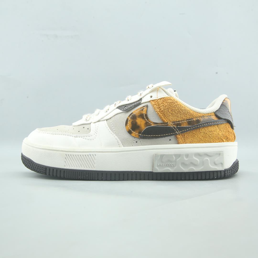 NIKE  AIR FORCE 1 LOW FONTANKA
