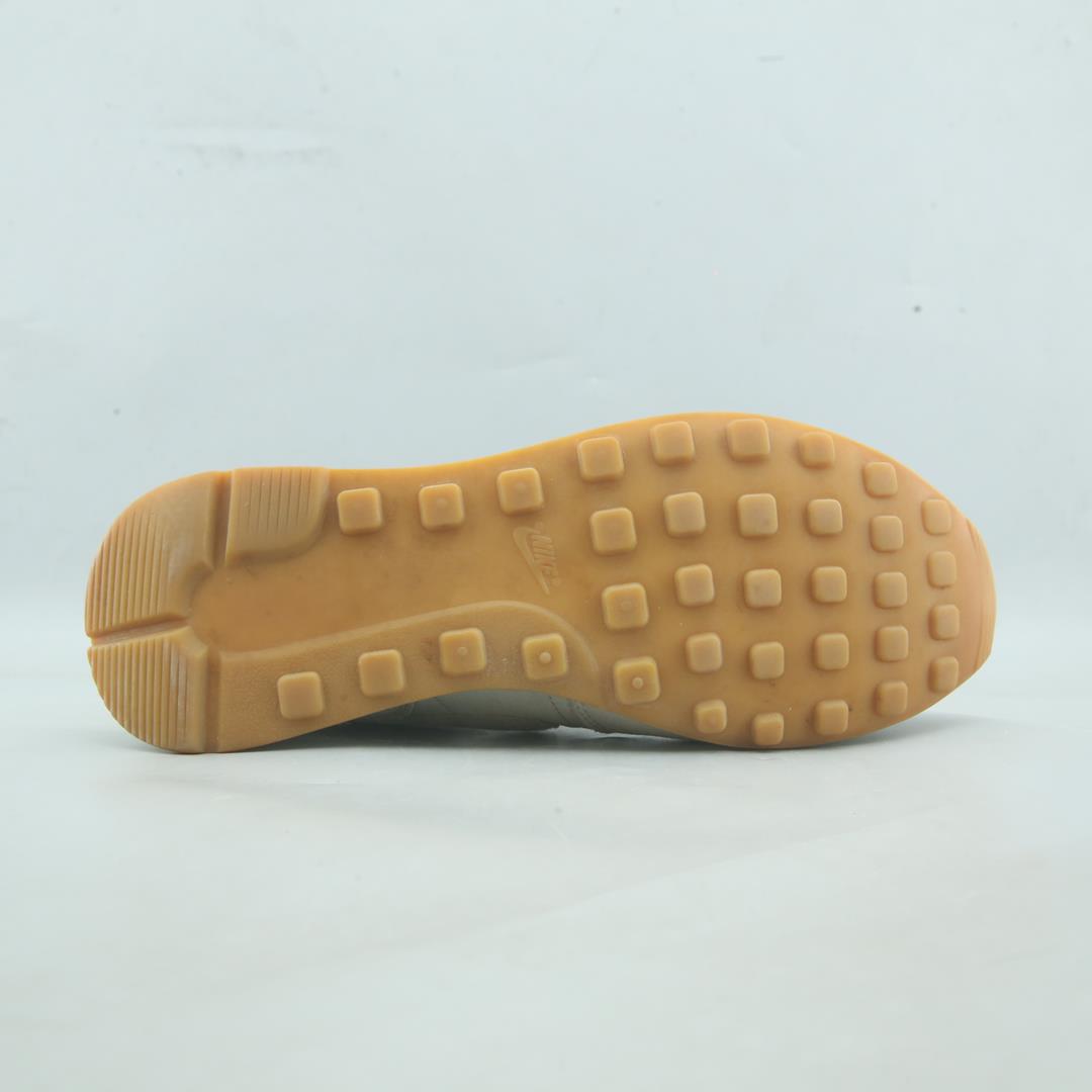 NIKE INTERNATIONALIST