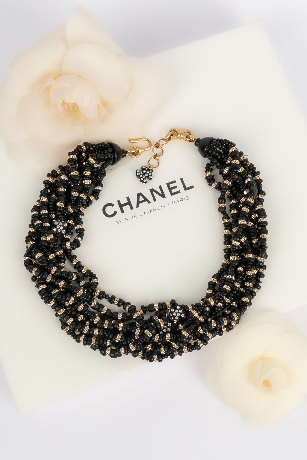 Collier noir Chanel