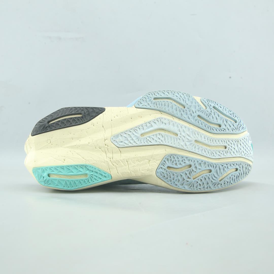 NEW BALANCE  FUELCELL REBEL V4