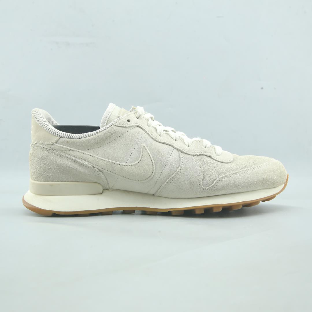NIKE INTERNATIONALIST