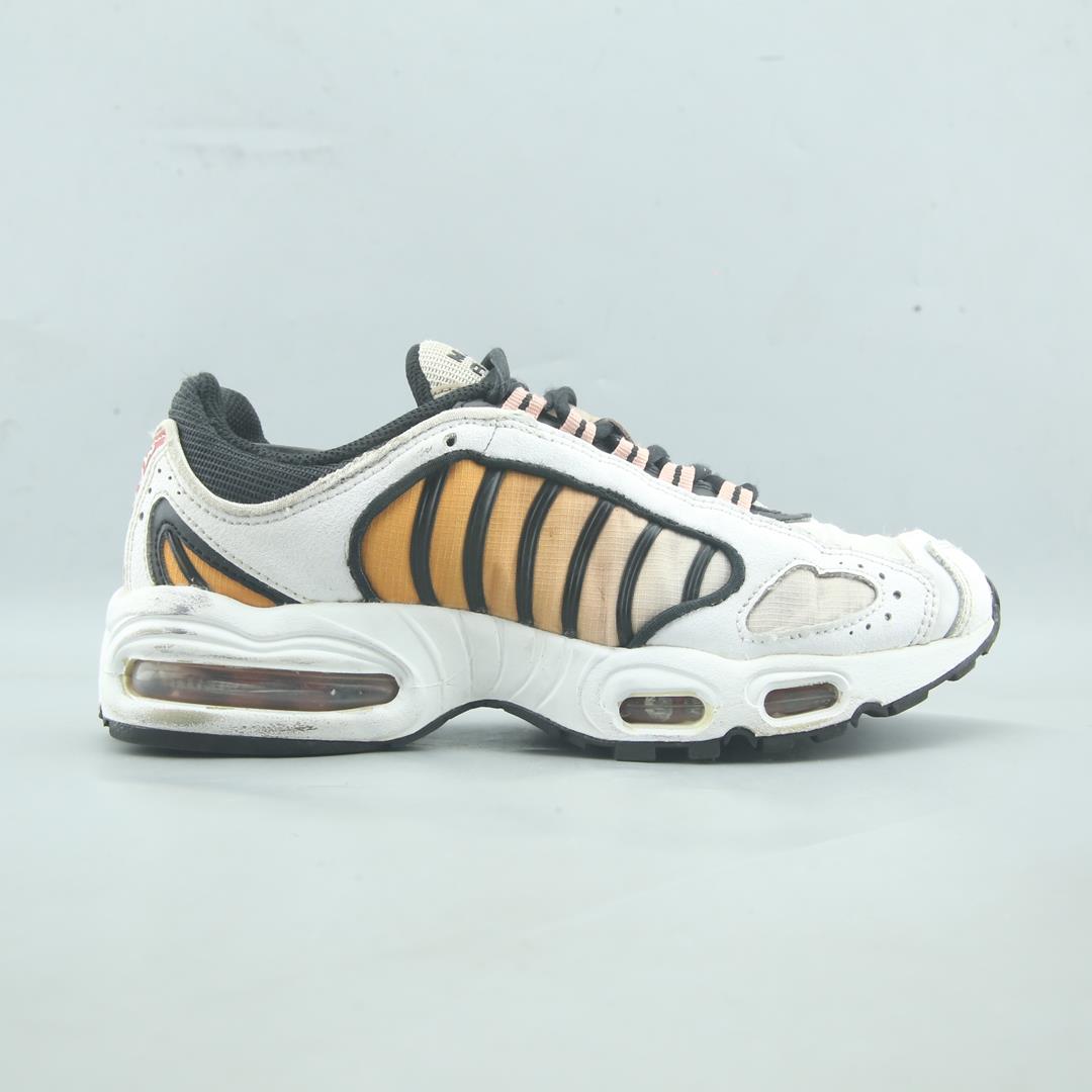 NIKE AIR MAX TAILWIND 4