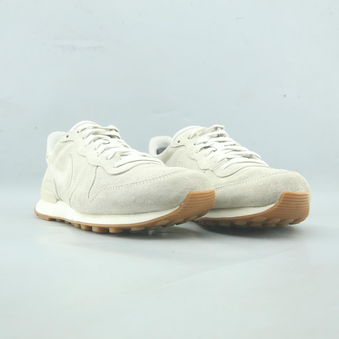 NIKE INTERNATIONALIST