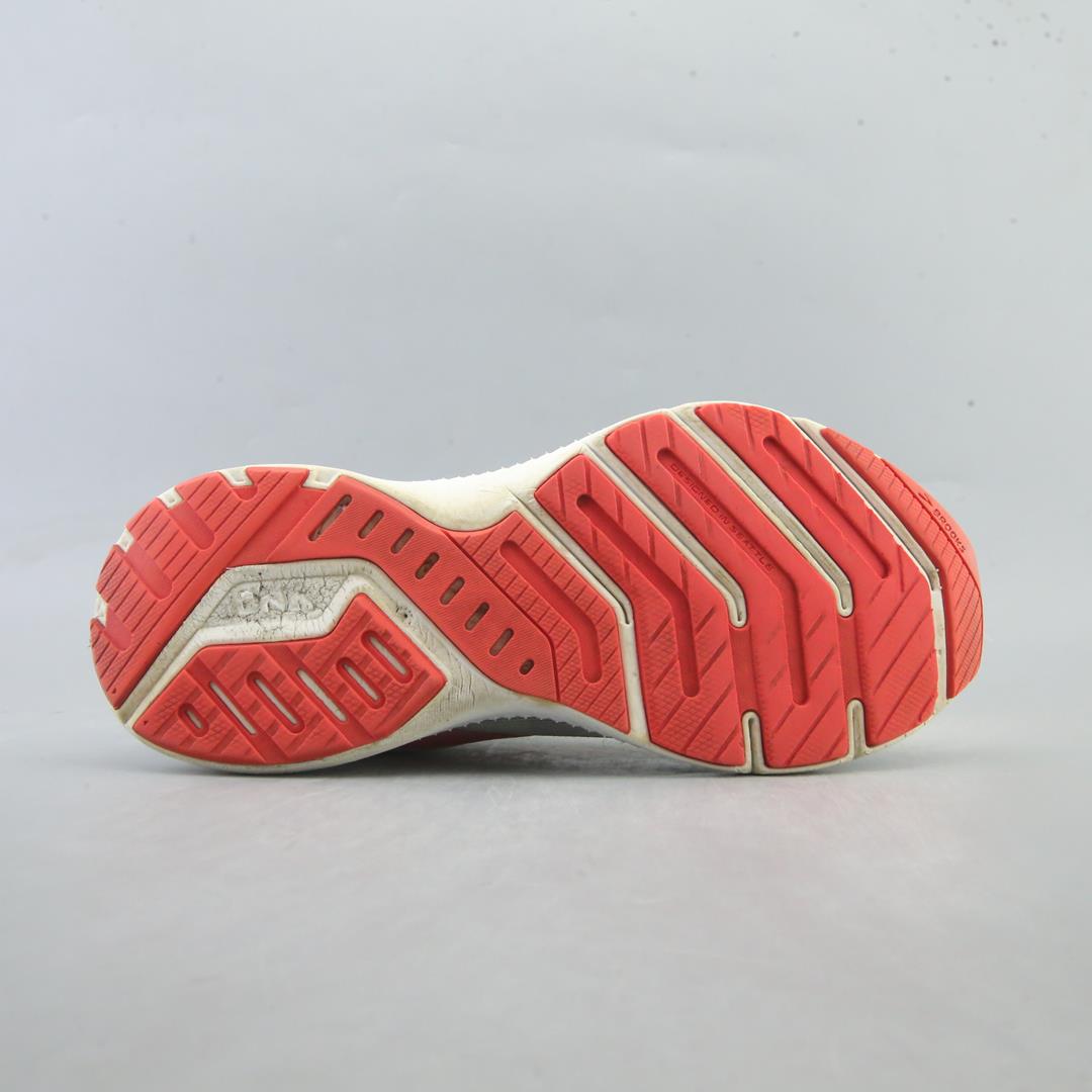 BROOKS LAUNCH 8