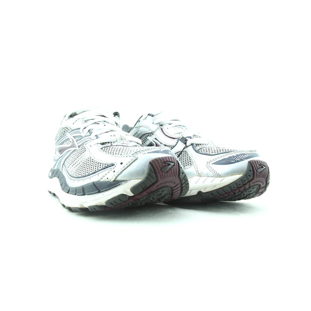 BROOKS ADDICTION 10