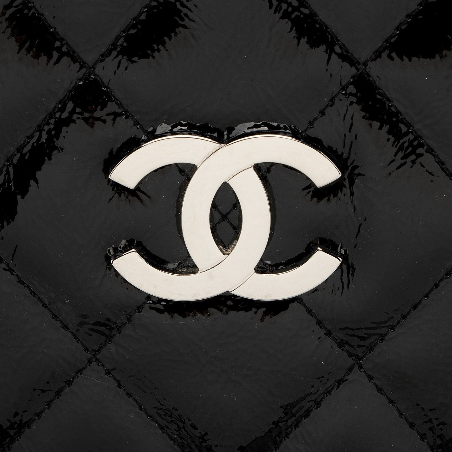 Chanel Patent Leather CC Angle Tote (SHF-a6O8IJ)