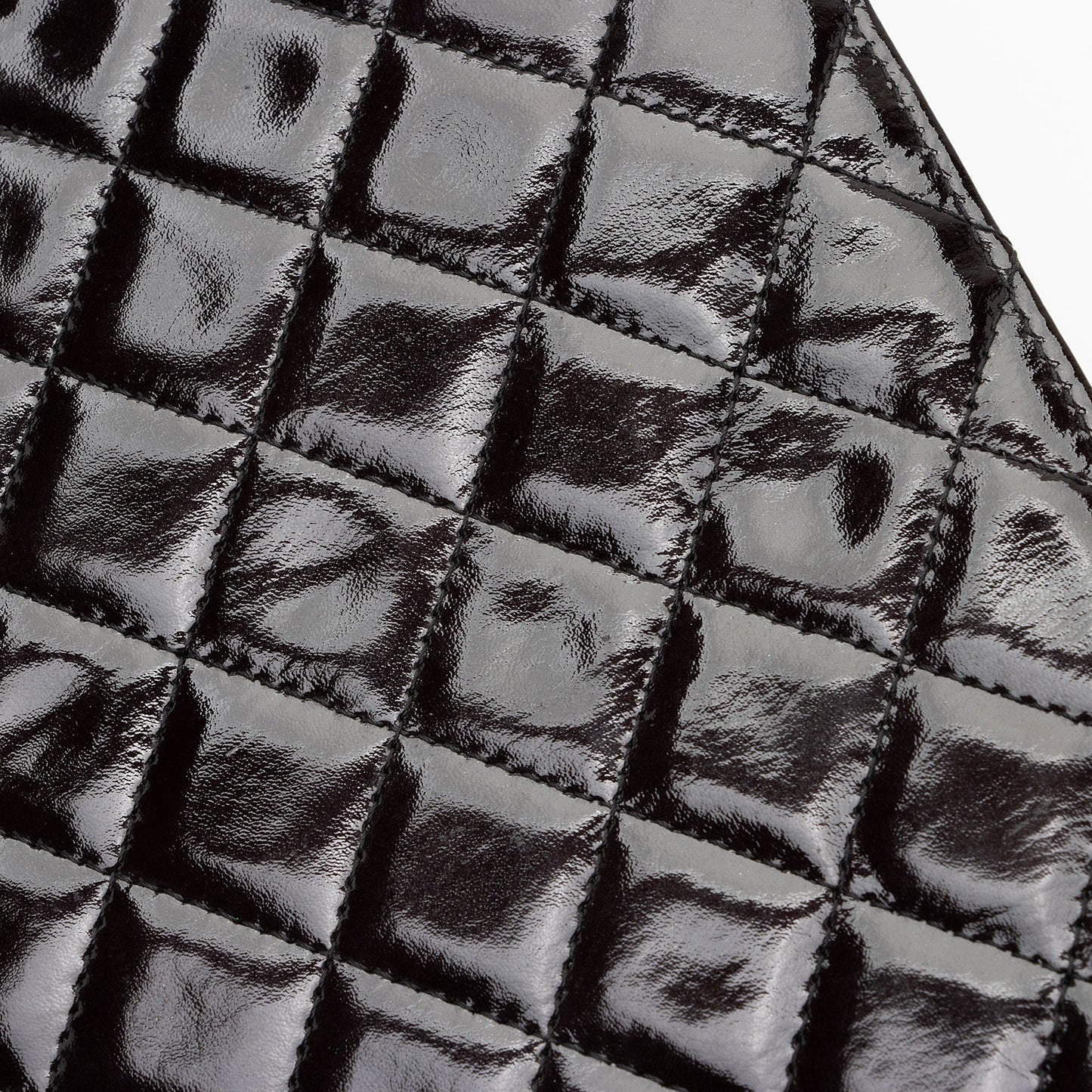 Chanel Patent Leather CC Brilliant iPad Case (SHF-NuaWXc)