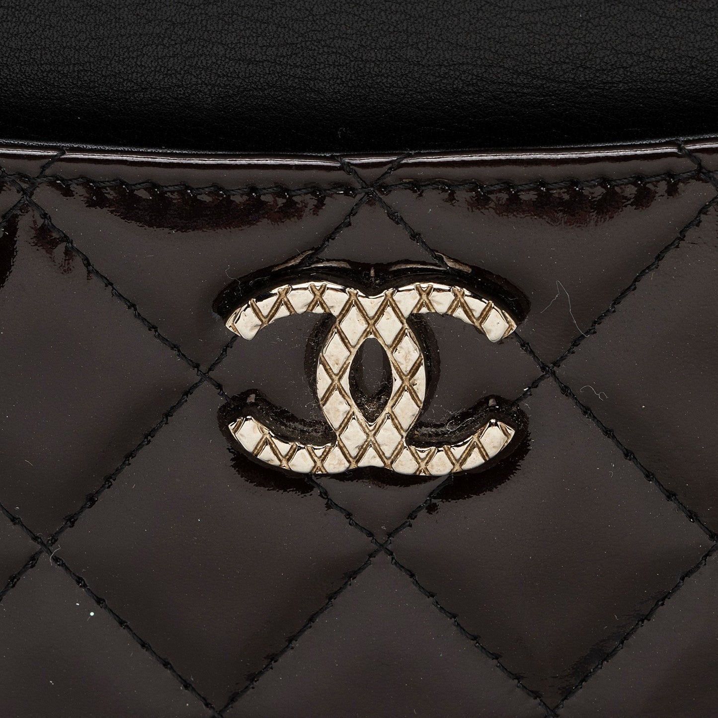 Chanel Patent Leather CC Brilliant iPad Case (SHF-NuaWXc)