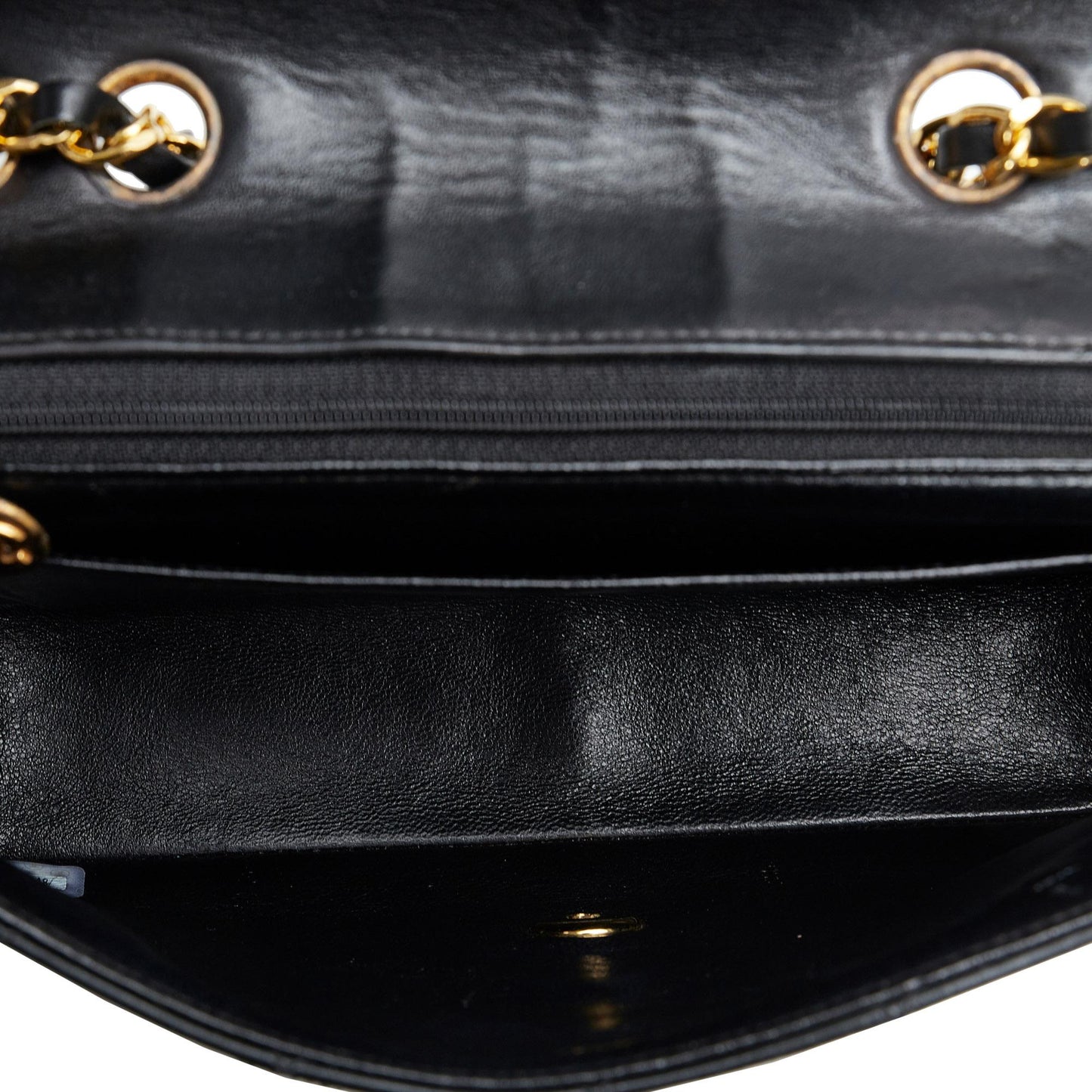 Chanel Small Quilted Patent Border Flap Bag (SHG-aW2dYK)