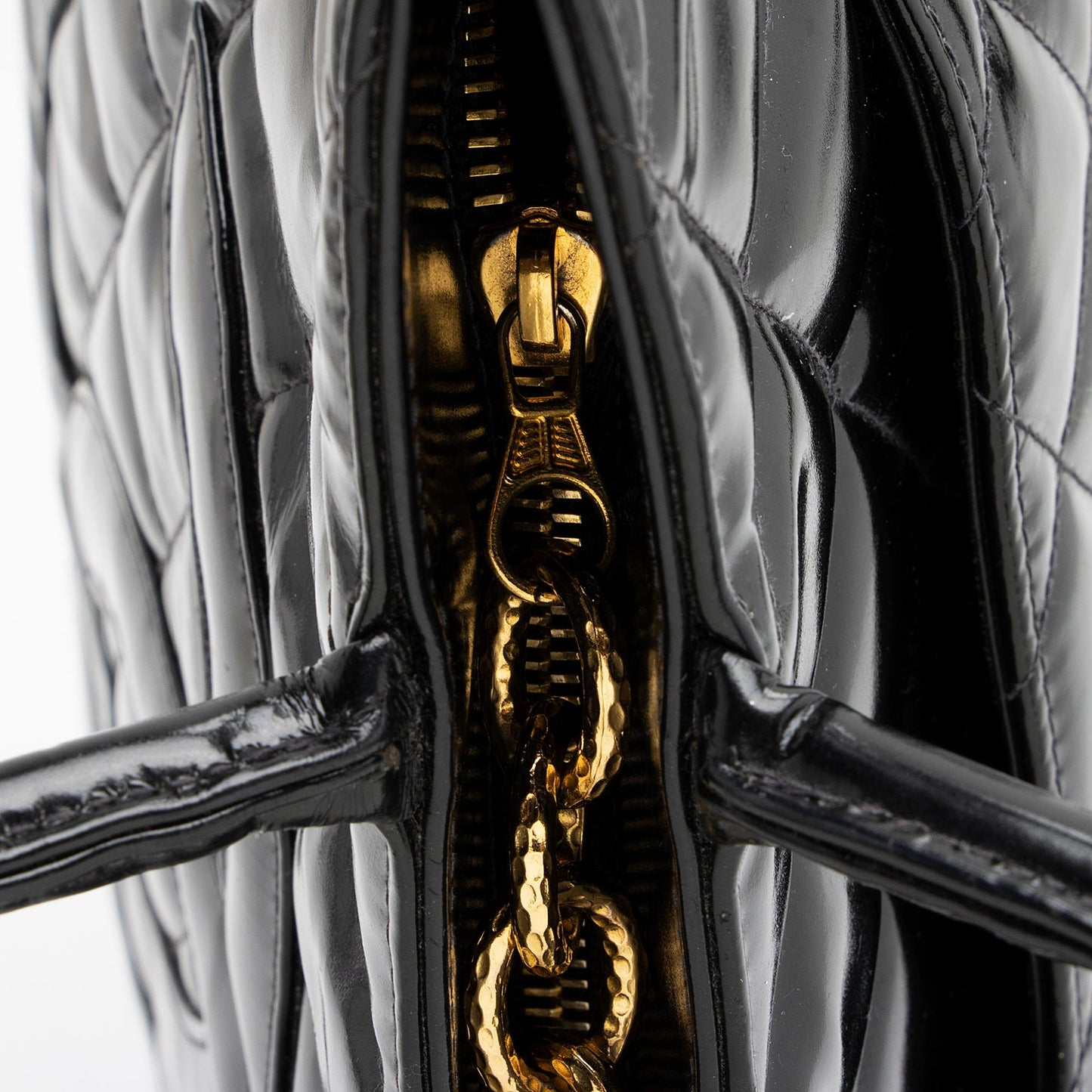 Chanel Vintage Patent Leather Medallion Tote (SHF-vDFKr8)