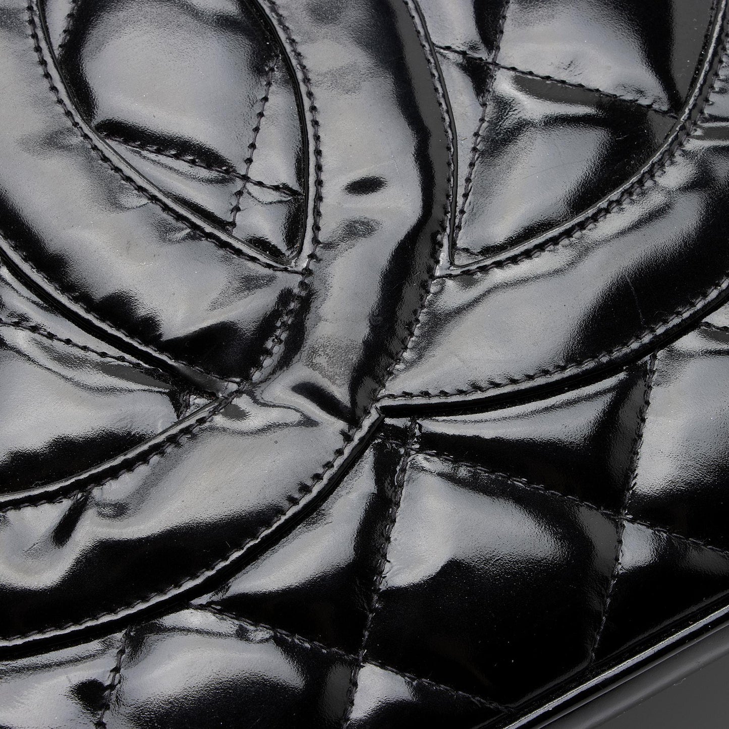 Chanel Vintage Patent Leather Medallion Tote (SHF-vDFKr8)