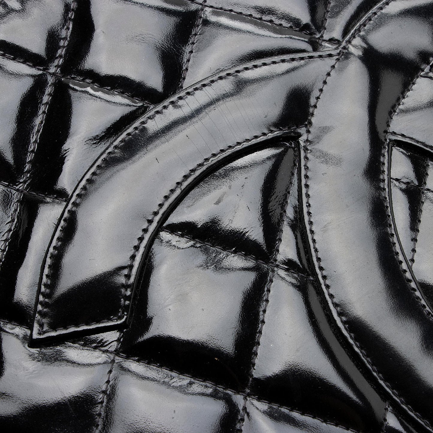 Chanel Vintage Patent Leather Medallion Tote (SHF-vDFKr8)