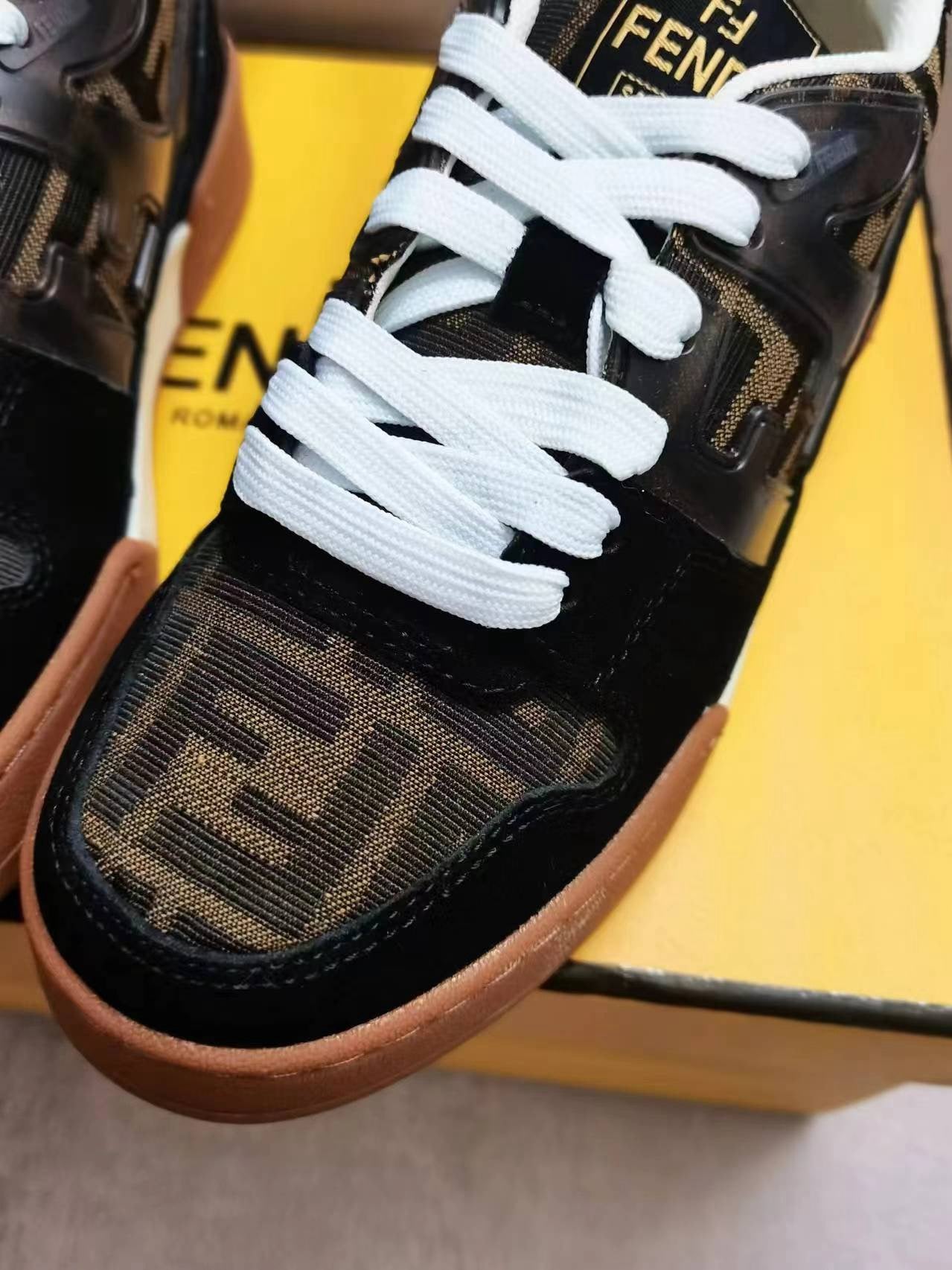 SE1548 Fendi Match Sneaker / Size5-10