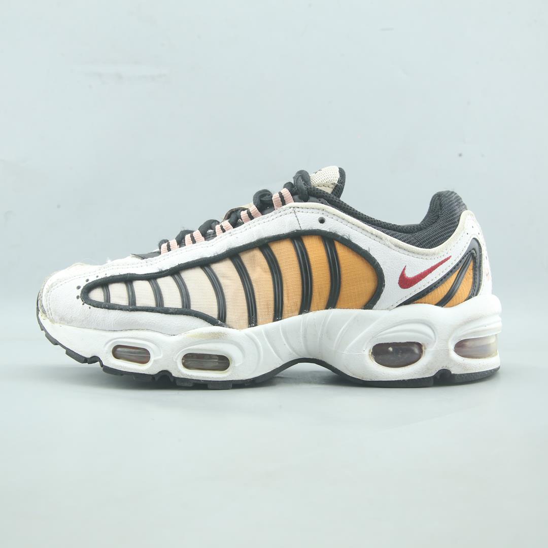 NIKE AIR MAX TAILWIND 4