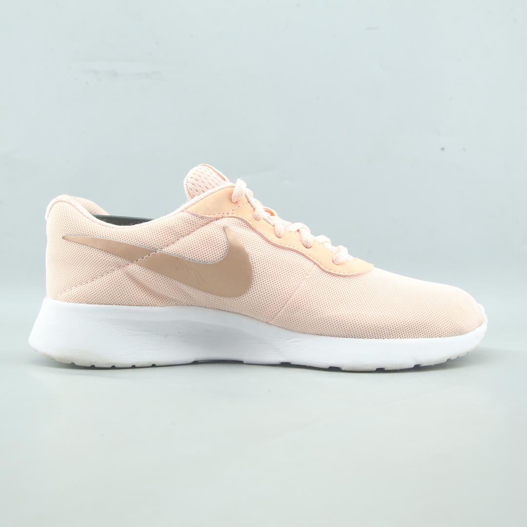 NIKE TANJUN