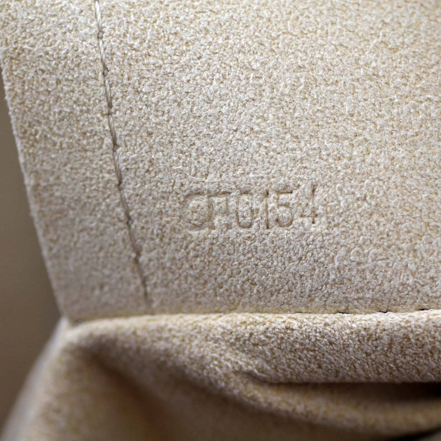 Louis Vuitton Artsy MM Monogram | G Charm