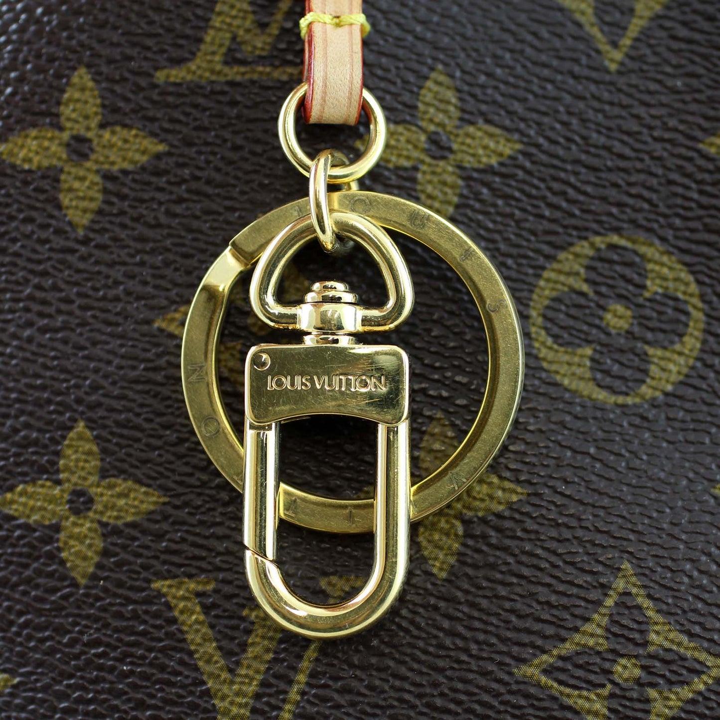 Louis Vuitton Artsy MM Monogram | G Charm