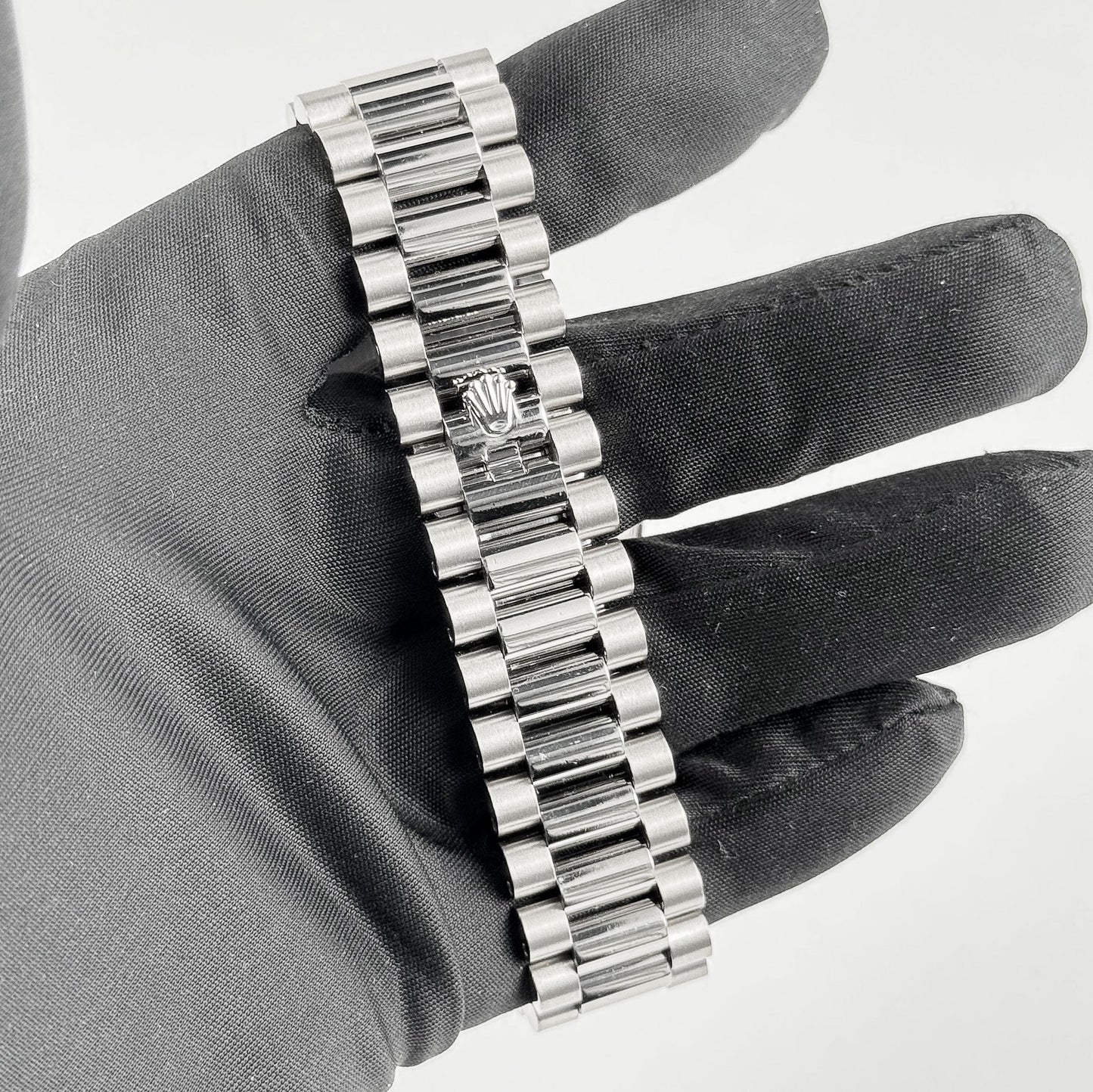 Rolex-Day Date 40 228239 White Gold Silver Stripe Motif Dial (2018)